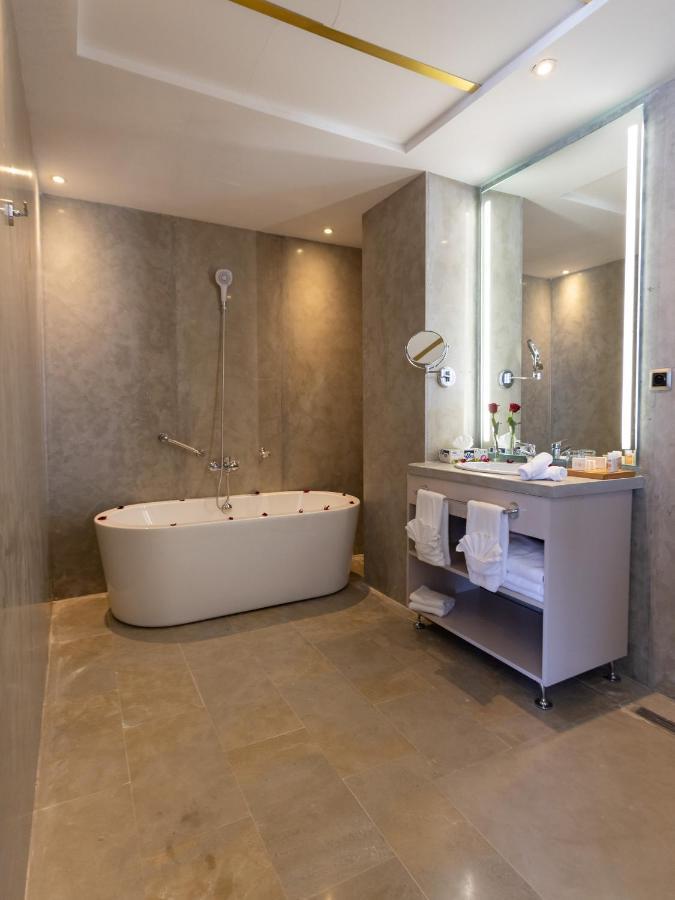 Mandarin Palace Hotel & Spa Tânger Exterior foto Bathroom
